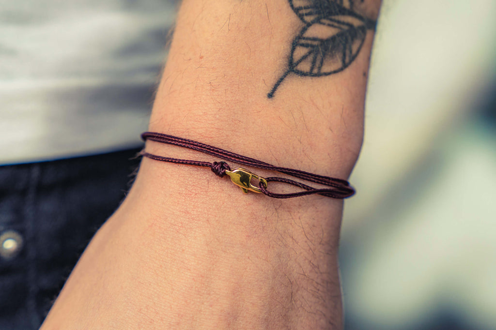 Cord bracelet with clasp - Burgundy with golden clasp