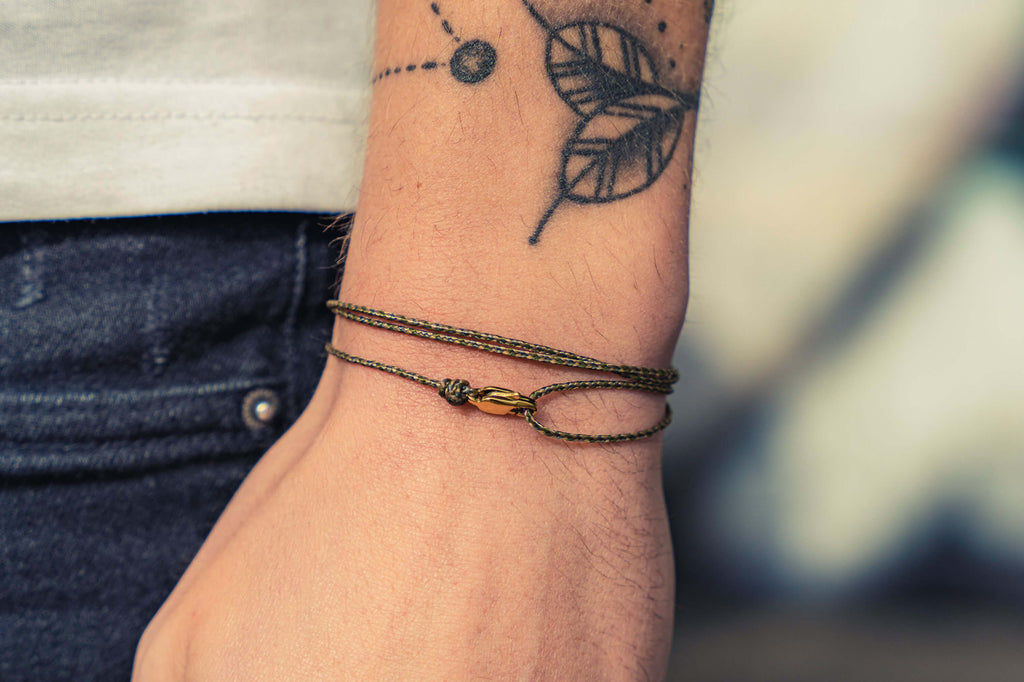 Cord bracelet with clasp - Green-beige with golden clasp