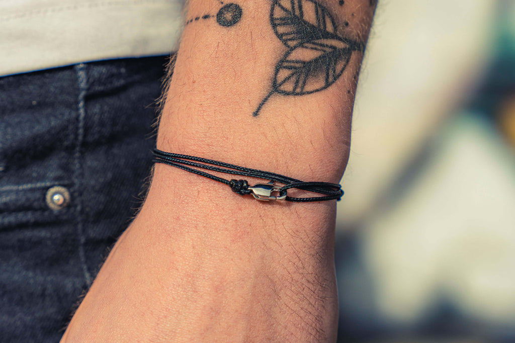 Cord bracelet with clasp - Black with silver clasp