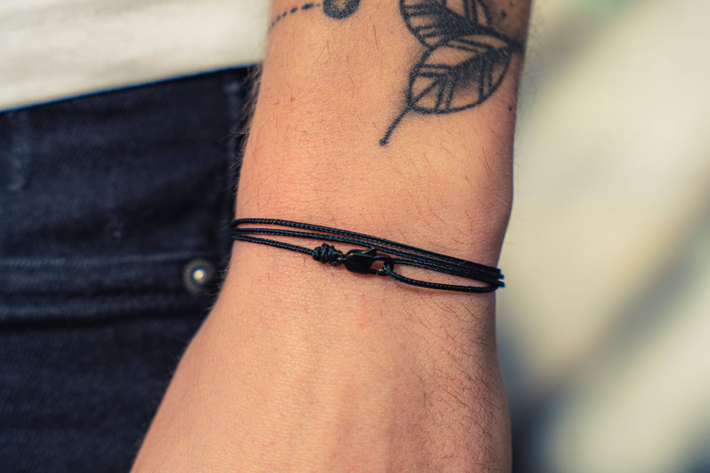 Cord bracelet with clasp - Black with black clasp